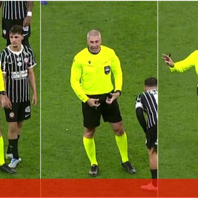 Árbitro consulta o VAR para explicar decisão após gesto de jogador