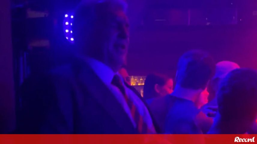 De kuduro a Rosalía, Laporta dançou tudo: presidente do Barcelona 'louco' na festa do título