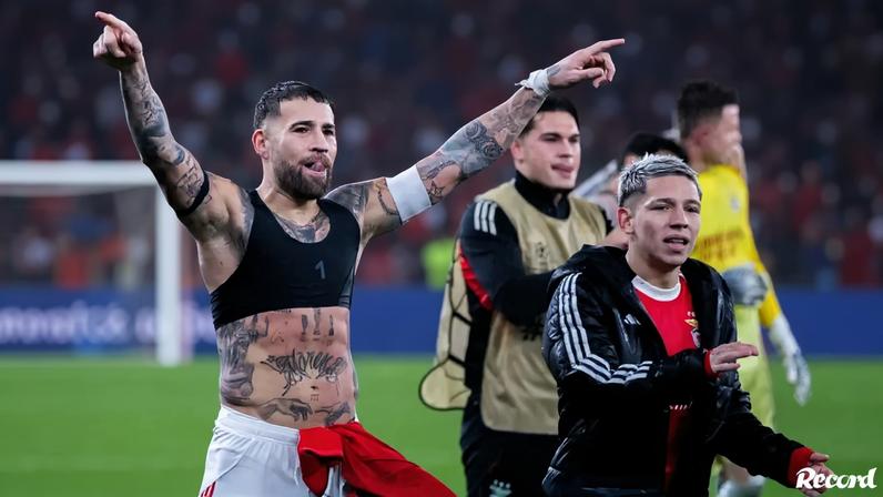 Otamendi e Prestianni em festa após o jogo