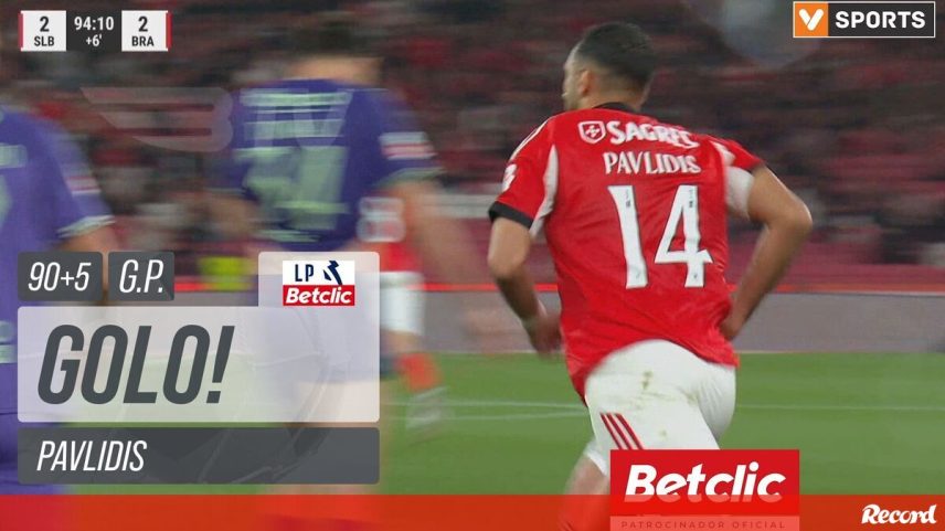 Schjelderup foi pisado na área, árbitro foi ao VAR e marcou penálti: Pavlidis salvou Benfica da derrota