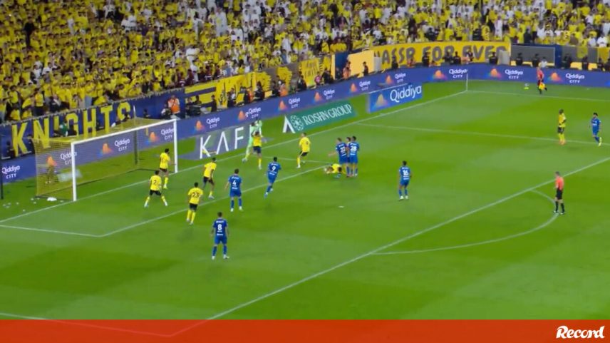 Autogolo inédito de Bento no último lance impede o Al Nassr de ser campeão