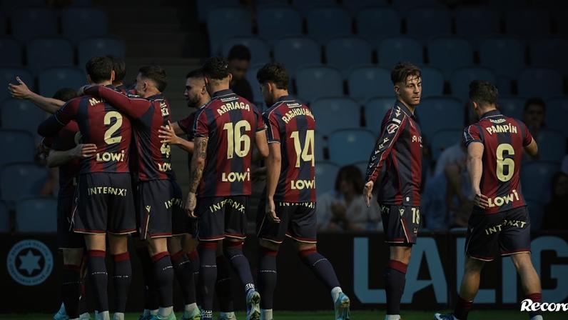 Levante de Luís Castro sai da zona de despromoção num dia de festa para o Betis