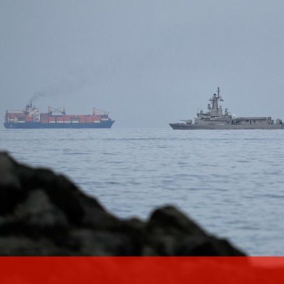 Navio de bandeira indiana afunda em Ormuz após alegado ataque com drones