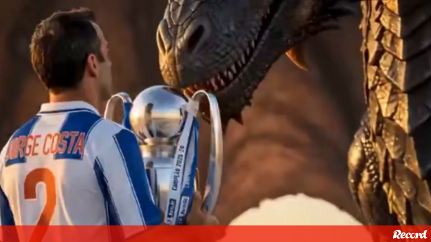 Liga Portugal evoca Jorge Costa na entrega do troféu ao FC Porto