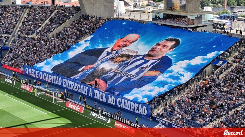 «O rei e o capitão entregam a taça do campeão»: Super Dragões homenageiam Pinto da Costa e Jorge Costa
