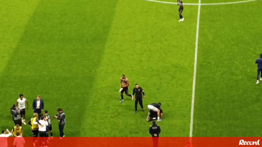 O que significa garantir a permanência na 1.ª Liga: Bacci ajoelhou-se no relvado a chorar após o final do Sp. Braga-Estrela