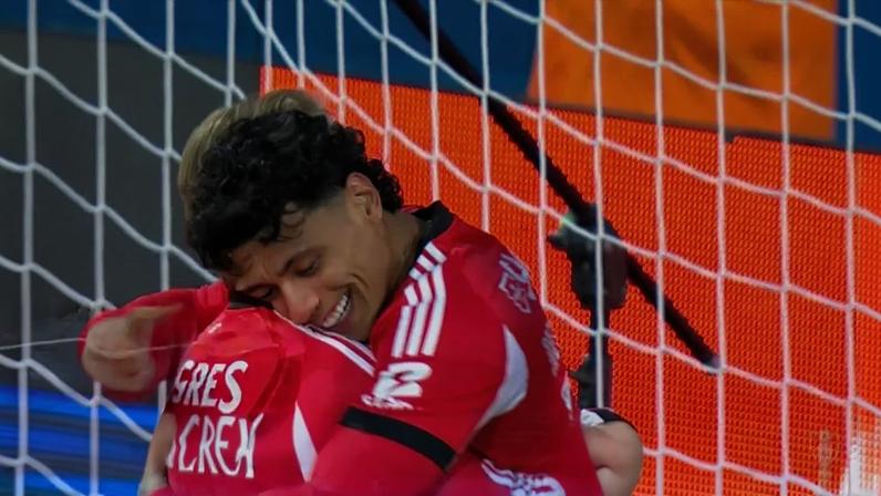Schjelderup 'dançou' pela esquerda e Ríos só teve que encostar: assim foi o primeiro do Benfica na Amoreira