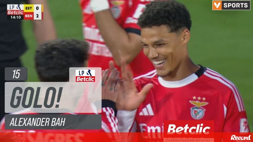 Tomás Araújo ganha de cabeça ao primeiro poste e Bah faz a emenda: o segundo golo do Benfica frente ao Estoril