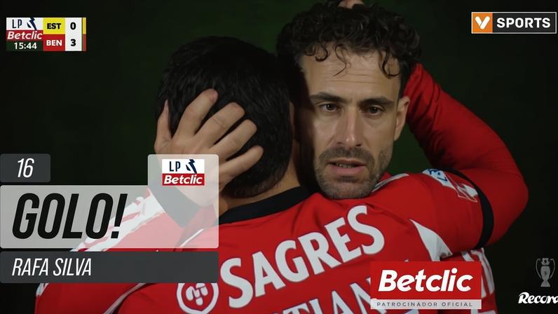 Rafa marca o 3.º do Benfica frente ao Estoril com toque de calcanhar