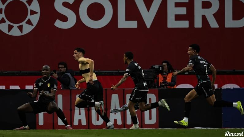 Lekovic durante o encontro que selou a permanência do E. Amadora no escalão principal