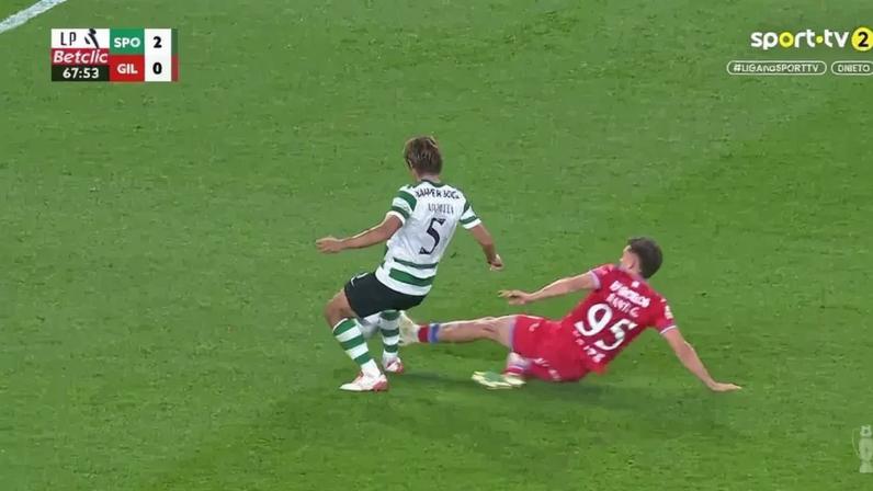 Apito Record - mão de Gül e falta sobre Morita impediram penálti ao Sporting