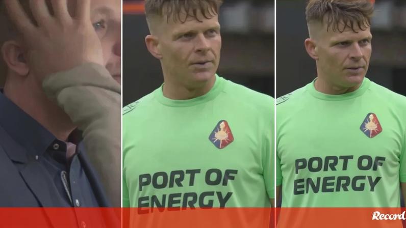 Filho de Koeman marca penálti aos 89' e Telstar fica na Eredivisie