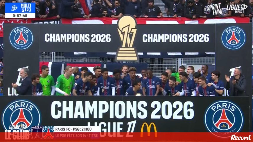 O momento em que o PSG recebeu o título de campeão francês em casa do rival Paris FC