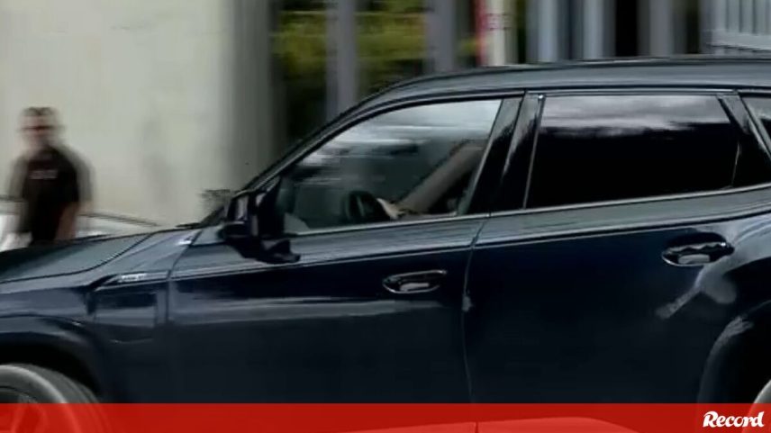 De saída do Benfica: o momento em que José Mourinho chega ao Seixal