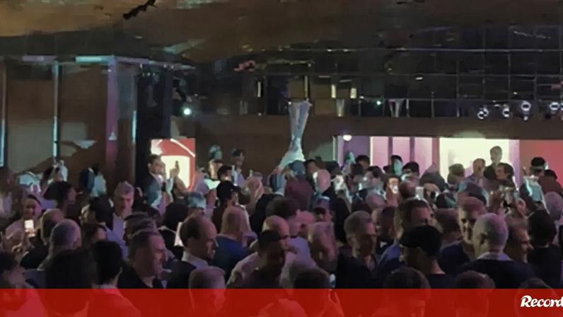 Aston Villa organiza festa com participação do Príncipe William