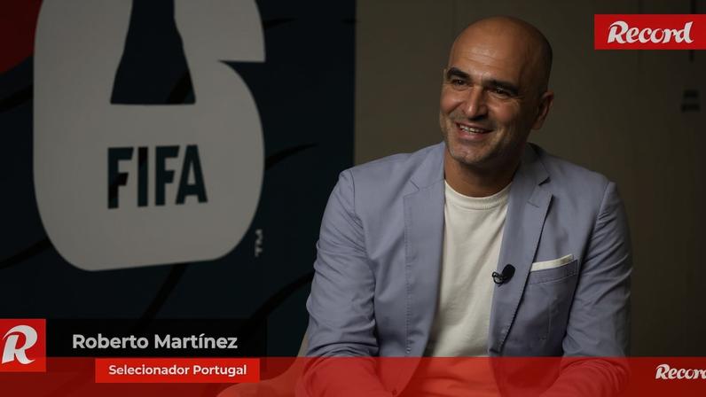 Selecionador com momento descontraído na entrevista exclusiva a Record