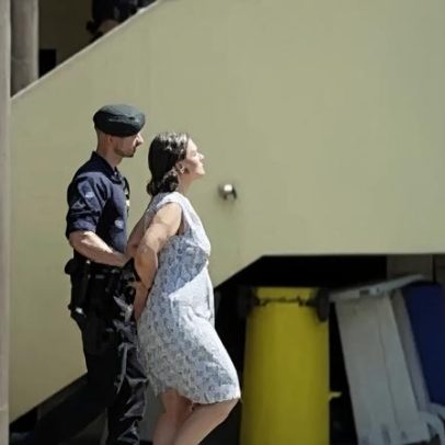 Mãe que abandonou crianças sai do posto da GNR em Fátima, algemada