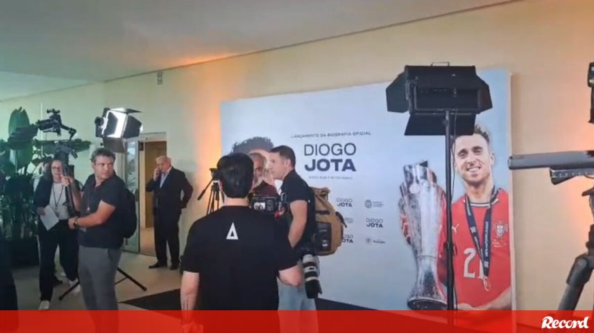 Lançamento da biografia de Diogo Jota com presença de familiares e amigos