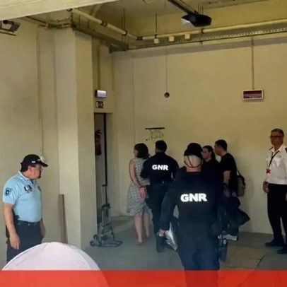 Mãe canta e padrasto diz amo-vos no tribunal do casal que abandonou crianças