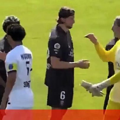 Zabarnyi e Safonov do PSG não se cumprimentam num treino