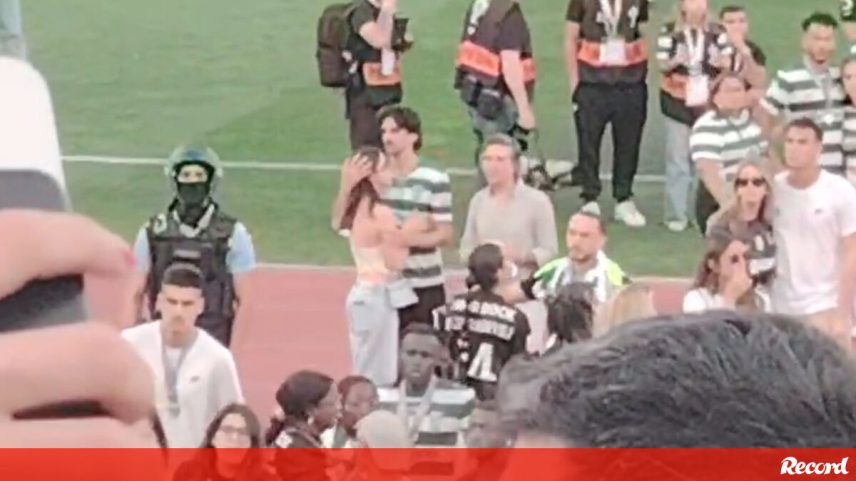 Revolta nas bancadas pela derrota na final da Taça de Portugal com o Torreense