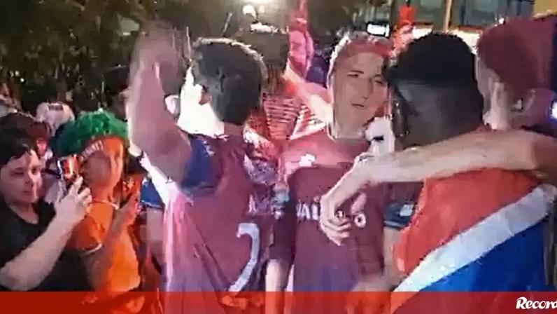Jogadores do Torreense animam adeptos ao som de Pedro Abrunhosa