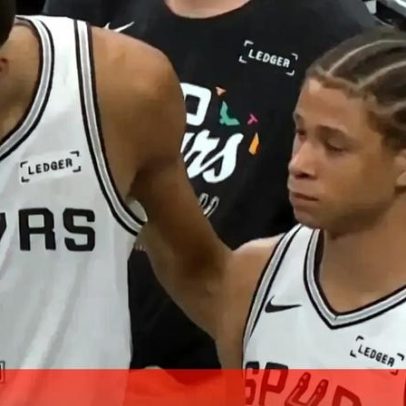 Novato dos Spurs recebe forte repreensão do treinador e quase chora