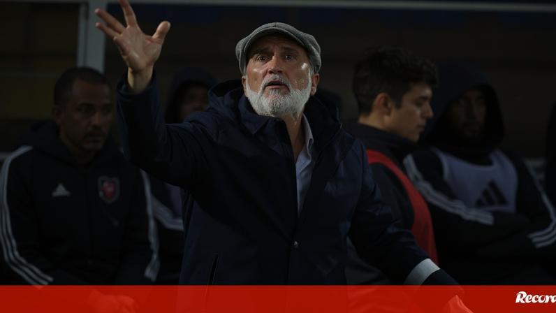 Álvaro Pacheco e jogadores pedem apoio na final frente ao Torreense