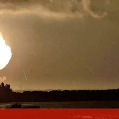 Foguetão de Jeff Bezos explode durante teste, deixando céu alaranjado