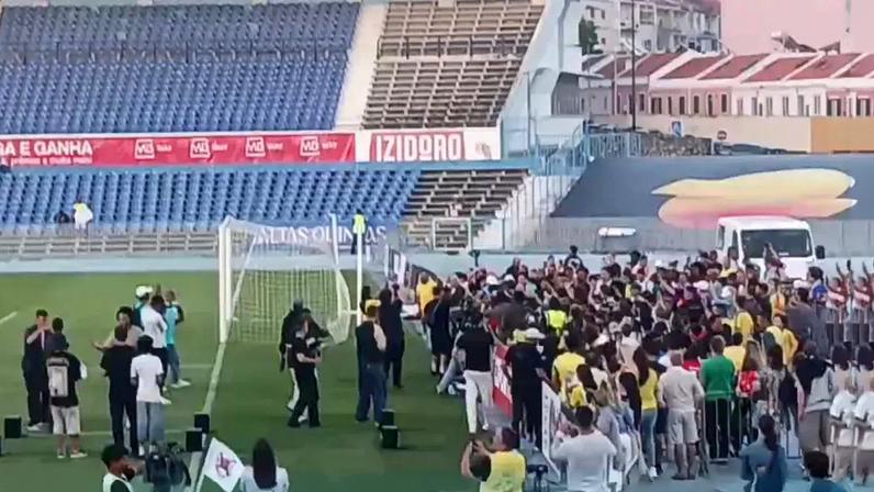Ronaldinho e Deco entram em campo no Restelo para Jogo das Estrelas