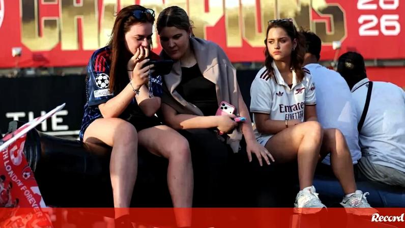 Chelsea provoca Arsenal após final da Champions, visita à casa dos troféus