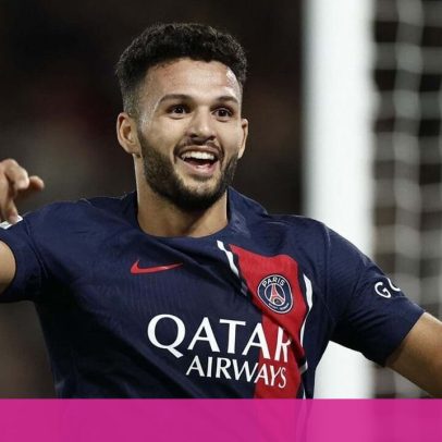 Gonçalo Ramos aparece com o filho ao colo no relvado do PSG