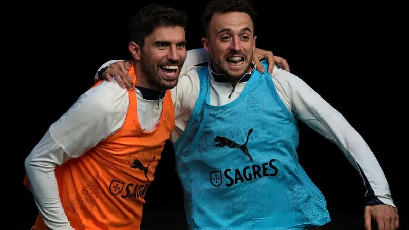 Rúben Neves e Diogo Jota