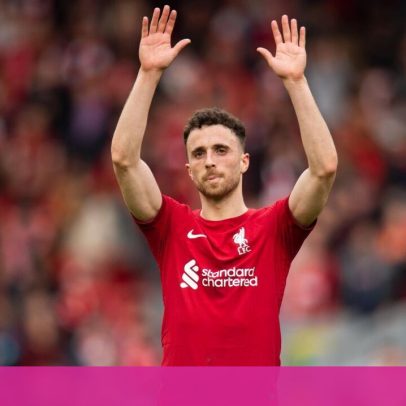 Liverpool homenageia Diogo Jota e o irmão com memorial à porta do estádio