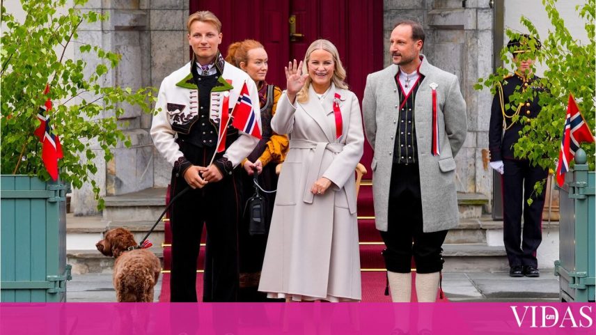 Família real norueguesa celebra o Dia da Constituição em Oslo