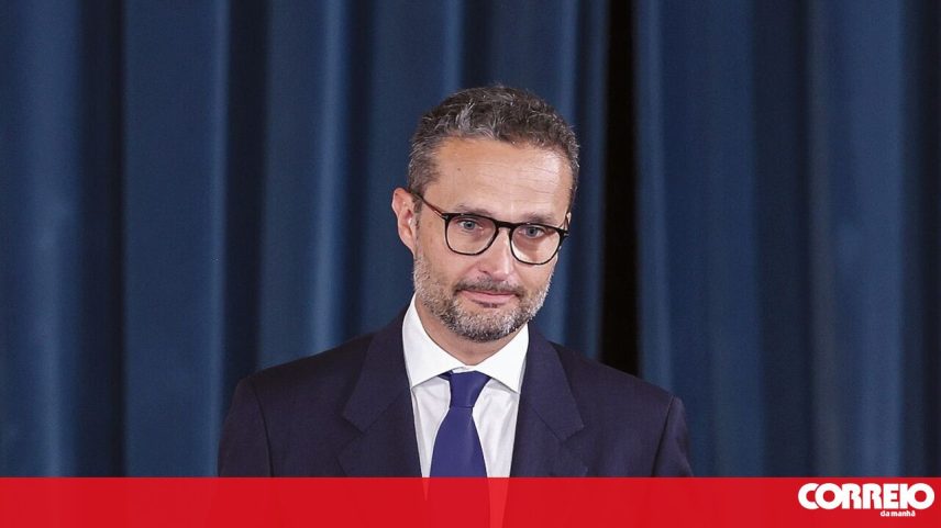 Governo pretende atestado multiuso e passe verde no gov.pt até ao final do mês