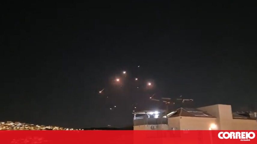 Irão aponta mísseis a navios inimigos