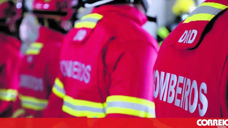 Colisão entre dois carros no Porto deixa ferido grave