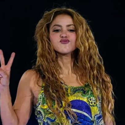 Shakira atua para dois milhões de fãs em Copacabana, Rio de Janeiro