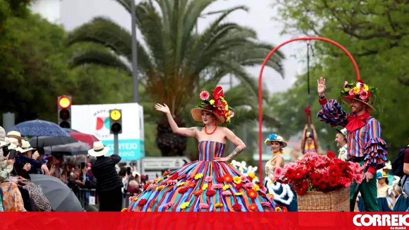 Milhares acompanham cortejo da Festa da Flor na Madeira sob chuva