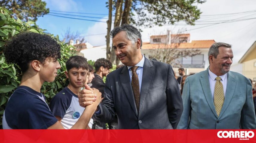 Reforma encetada pelo ministro da Educação transferiu centenas para outros serviços