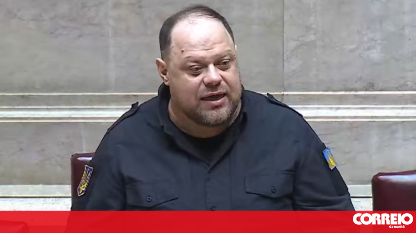 Presidente do parlamento ucraniano durante discurso na Assembleia da República Portuguesa.