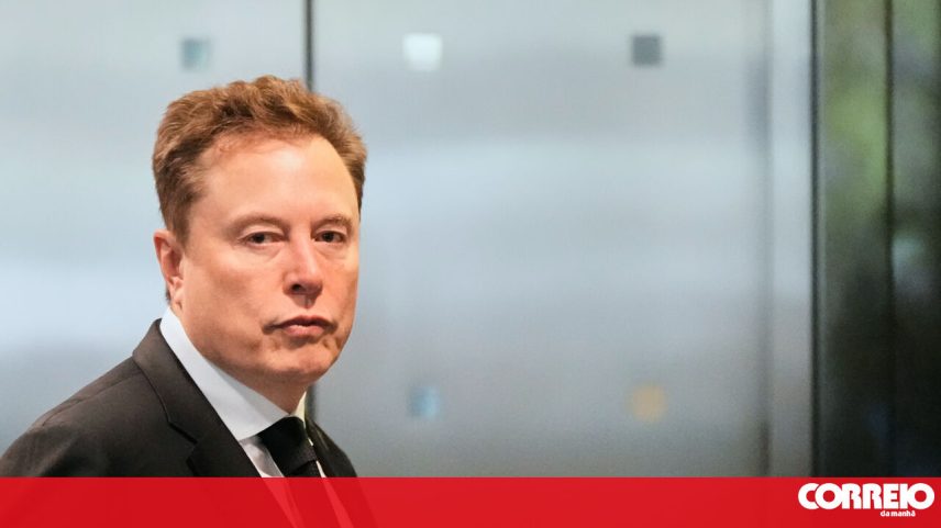 Elon Musk reage a acusação de golpista que o fez de parvo