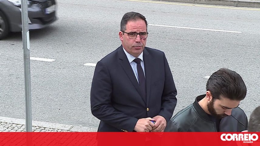 Patrocínio Azevedo à saída do tribunal após ser condenado