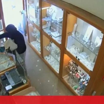 Vídeo mostra minuto de terror durante assalto a ourivesaria em Almada