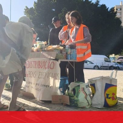 Jovens do Climáximo redistribuem alimentos retirados de supermercado