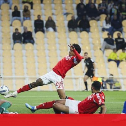 Benfica vence Estoril por 3-0 ao intervalo