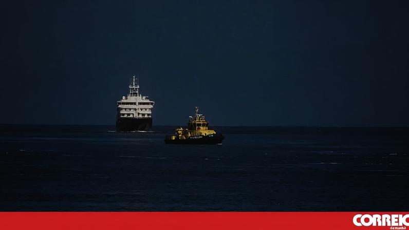 Navio cruzeiro afetado pelo hantavírus atraca na Holanda para desinfeção