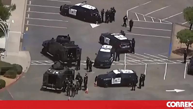 Mais de 30 armas apreendidas em casas de suspeitos de ataque a mesquita nos EUA
