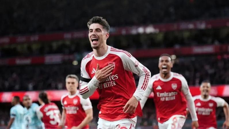 Arsenal chega à final 20 anos depois e busca erguer troféu pela primeira vez